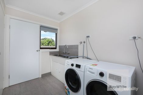 Property photo of 3 Grantley Drive Gladstone Park VIC 3043