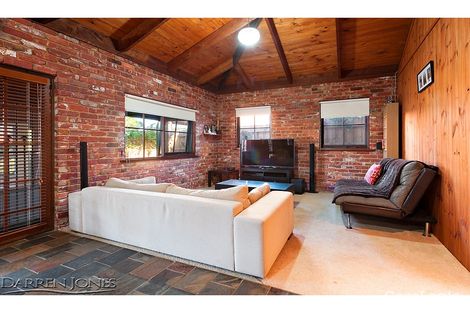 Property photo of 18 Collendina Crescent Greensborough VIC 3088