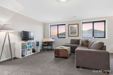 Property photo of 8 Cadley Avenue Point Cook VIC 3030