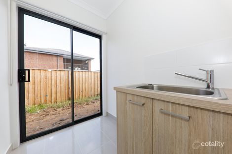 Property photo of 8 Floyd Circuit Cranbourne VIC 3977