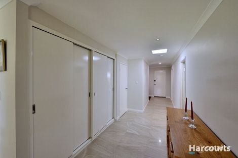 Property photo of 10 Queenscliff Rise Greenfields WA 6210