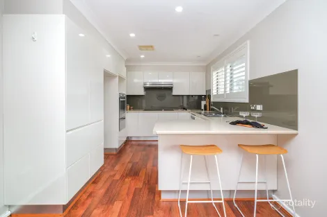 Property photo of 10 Yvonne Close Jewells NSW 2280