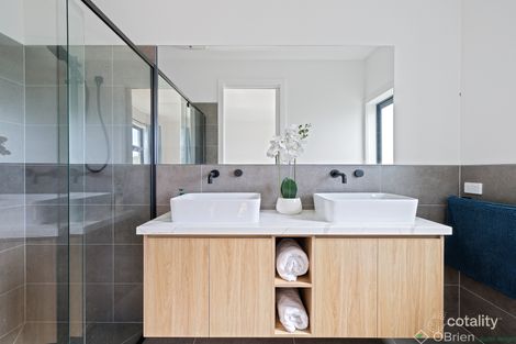 Property photo of 2/18 Grandview Grove Cowes VIC 3922