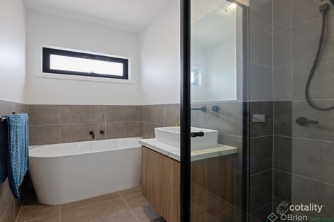 Property photo of 2/18 Grandview Grove Cowes VIC 3922