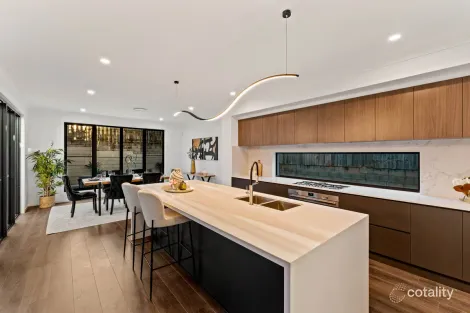 Property photo of 21 Boomerang Road St Lucia QLD 4067