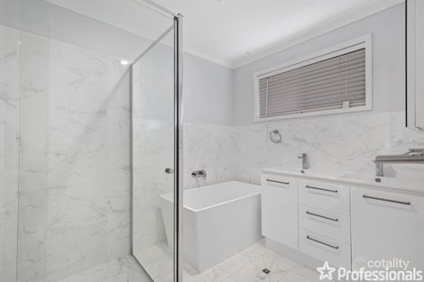 Property photo of 28 Dabchick Drive Burleigh Waters QLD 4220