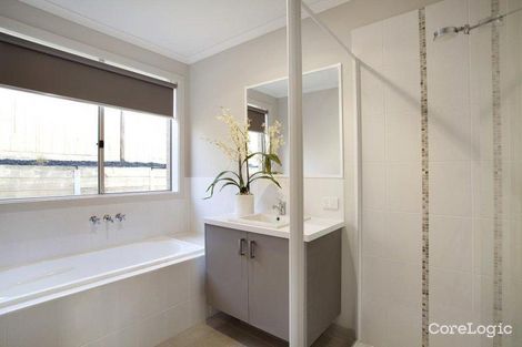 Property photo of 17 Emerald Crescent Koo Wee Rup VIC 3981