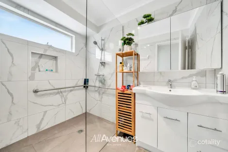 Property photo of 10 Peppercorn Court Cranbourne North VIC 3977