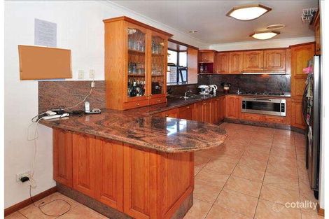 Property photo of 24 Gumtree Close St Albans VIC 3021