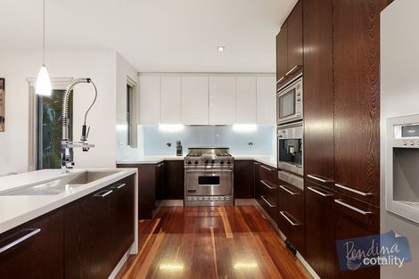 Property photo of 31-33 Stockmans Way Kensington VIC 3031
