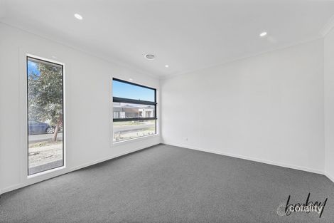 15 Forresters Ave, Donnybrook, VIC 3064