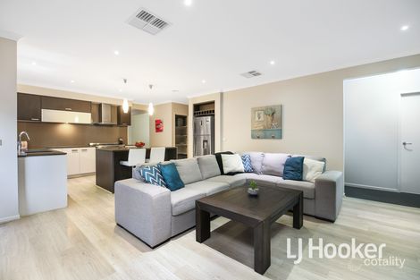 Property photo of 10 Camargue Circuit Clyde North VIC 3978