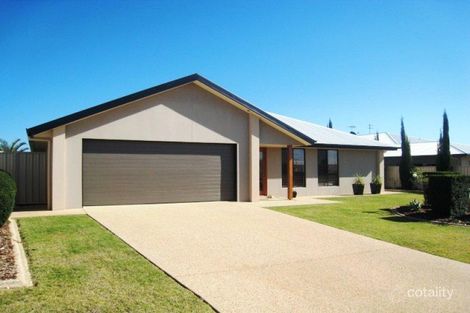 11 Mooney Cres, Emerald, QLD 4720