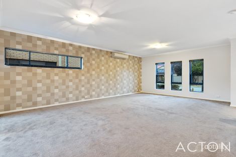 Property photo of 2/18 Deanmore Bend Hammond Park WA 6164