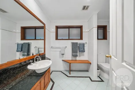 Property photo of 15 Maple Road Lake Albert NSW 2650