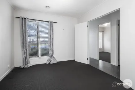 Property photo of 67C Dyson Drive Alfredton VIC 3350