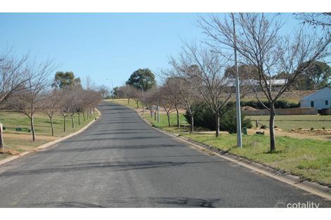 41 Robert Hoddle Gr, Bombira, NSW 2850