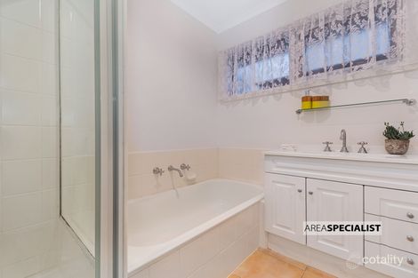 Property photo of 3 Mulberry Court Cranbourne North VIC 3977