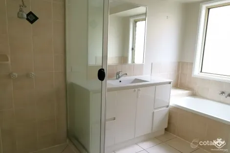 Property photo of 24 Viewpoint Drive Springfield Lakes QLD 4300
