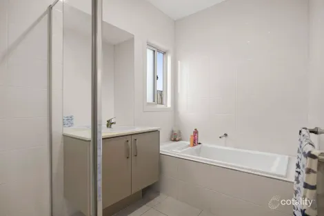 Property photo of 5 Crowlands Circuit Eynesbury VIC 3338