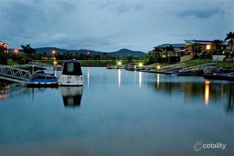 Property photo of 40 Ferrymans Court Helensvale QLD 4212