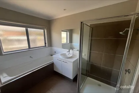 Property photo of 108 Hammersmith Circuit Traralgon VIC 3844