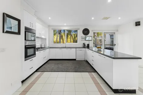 Property photo of 14 Oxford Close Templestowe VIC 3106