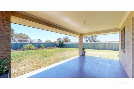 Property photo of 20 Dunheved Circle Dubbo NSW 2830