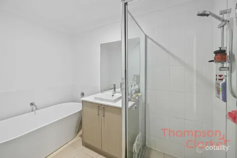 Property photo of 2/8 Guardsman Grove Lochinvar NSW 2321