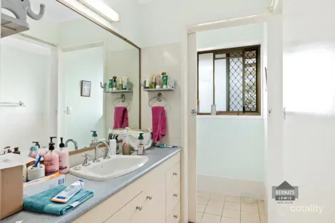 Property photo of 32 Yorkshire Crescent Mount Warren Park QLD 4207