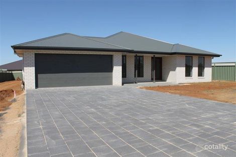 33 Holmwood Dr, Dubbo, NSW 2830