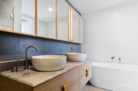 Property photo of 2/25 Honeysuckle Drive Newcastle NSW 2300
