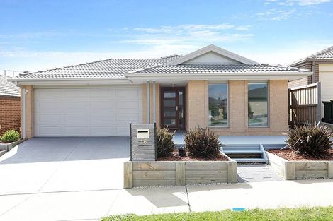 16 Sunridge Dr, Mernda, VIC 3754