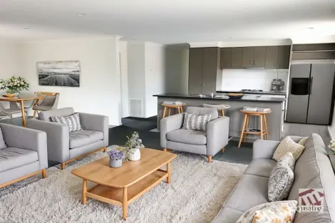 41 Kinglake Dr, Manor Lakes, VIC 3024