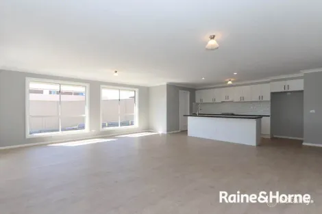 Property photo of 11 Newlands Crescent Kelso NSW 2795