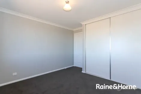 Property photo of 11 Newlands Crescent Kelso NSW 2795