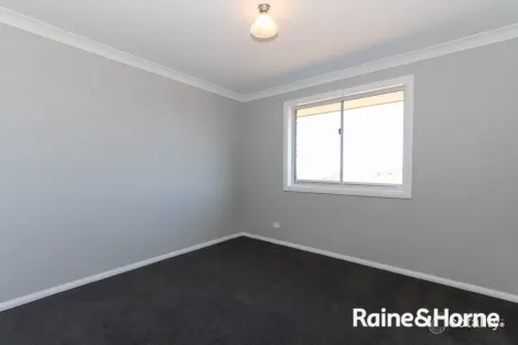 Property photo of 11 Newlands Crescent Kelso NSW 2795