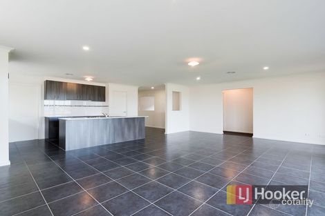 Property photo of 21 Spencer Circuit Cranbourne East VIC 3977