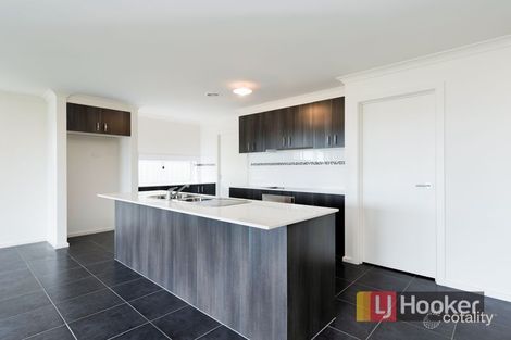 Property photo of 21 Spencer Circuit Cranbourne East VIC 3977