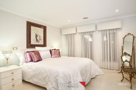 Property photo of 33 Avalon Crescent Cranbourne East VIC 3977