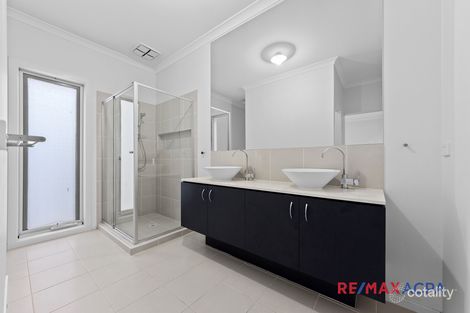 Property photo of 22 Maple Leaf Crescent Point Cook VIC 3030