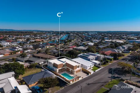 Property photo of 8 Thrush Avenue Paradise Point QLD 4216