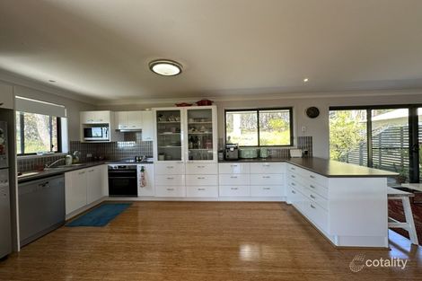 Property photo of 4 Hillview Crescent Tuggerah NSW 2259