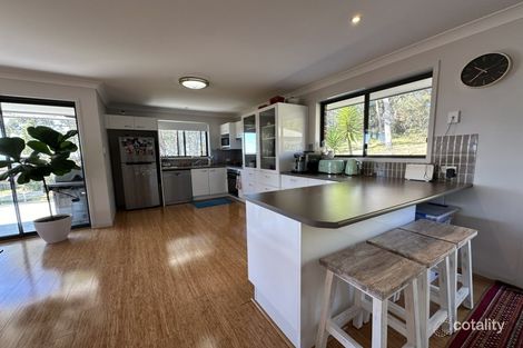 Property photo of 4 Hillview Crescent Tuggerah NSW 2259