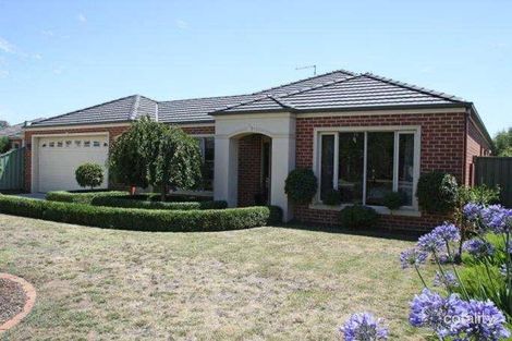 36 Stirling Dr, Lake Gardens, VIC 3355