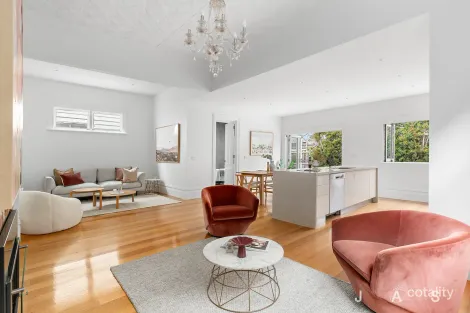 Property photo of 213 Buckley Street Seddon VIC 3011
