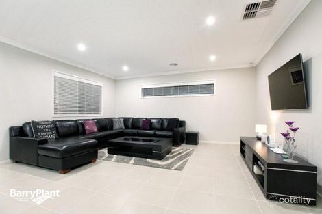 Property photo of 5 Dashing Road Craigieburn VIC 3064