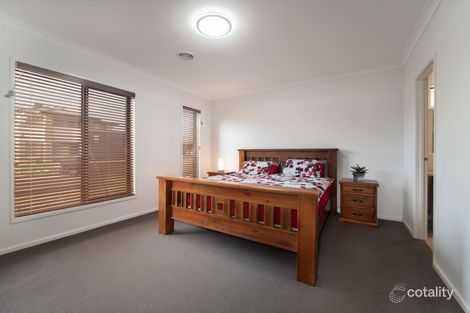 Property photo of 33 Miniata Way Manor Lakes VIC 3024