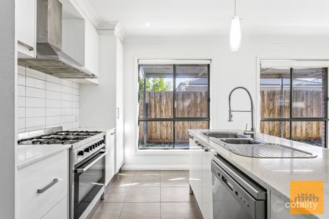 Property photo of 14 Cooloongup Crescent Harkness VIC 3337