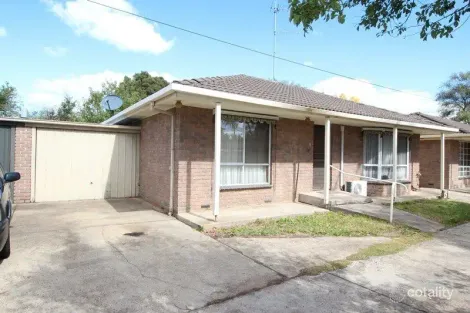 2/30 Burnbank St, Lake Wendouree, VIC 3350